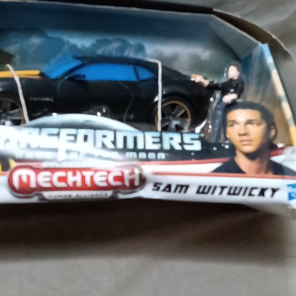 Transformer Bumblebee with Sam Witwicky - Picture 2 of 4